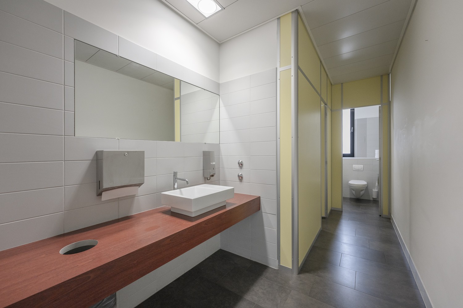 Bezugsbereite Fläche mit Dachterrasse mitten in Oerlikon - 9