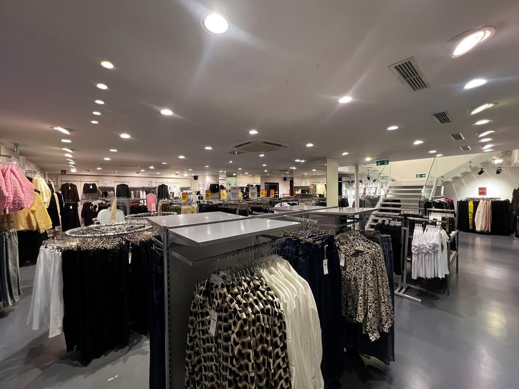 Grosszügiges Ladenlokal an zentraler Lage - 3