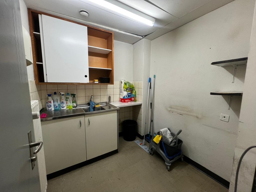 Grosszügiges Ladenlokal an zentraler Lage - 8