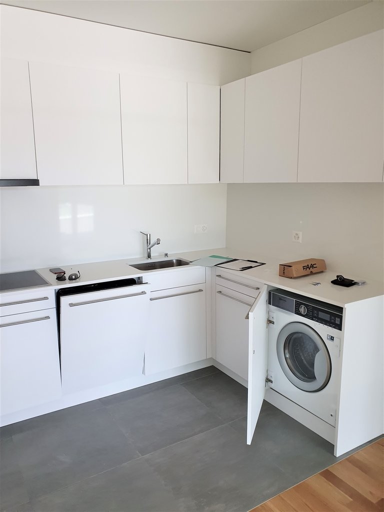 Affittiamo luminoso 2.5 locali immerso nel verde nel cuore di Pazzallo - 2