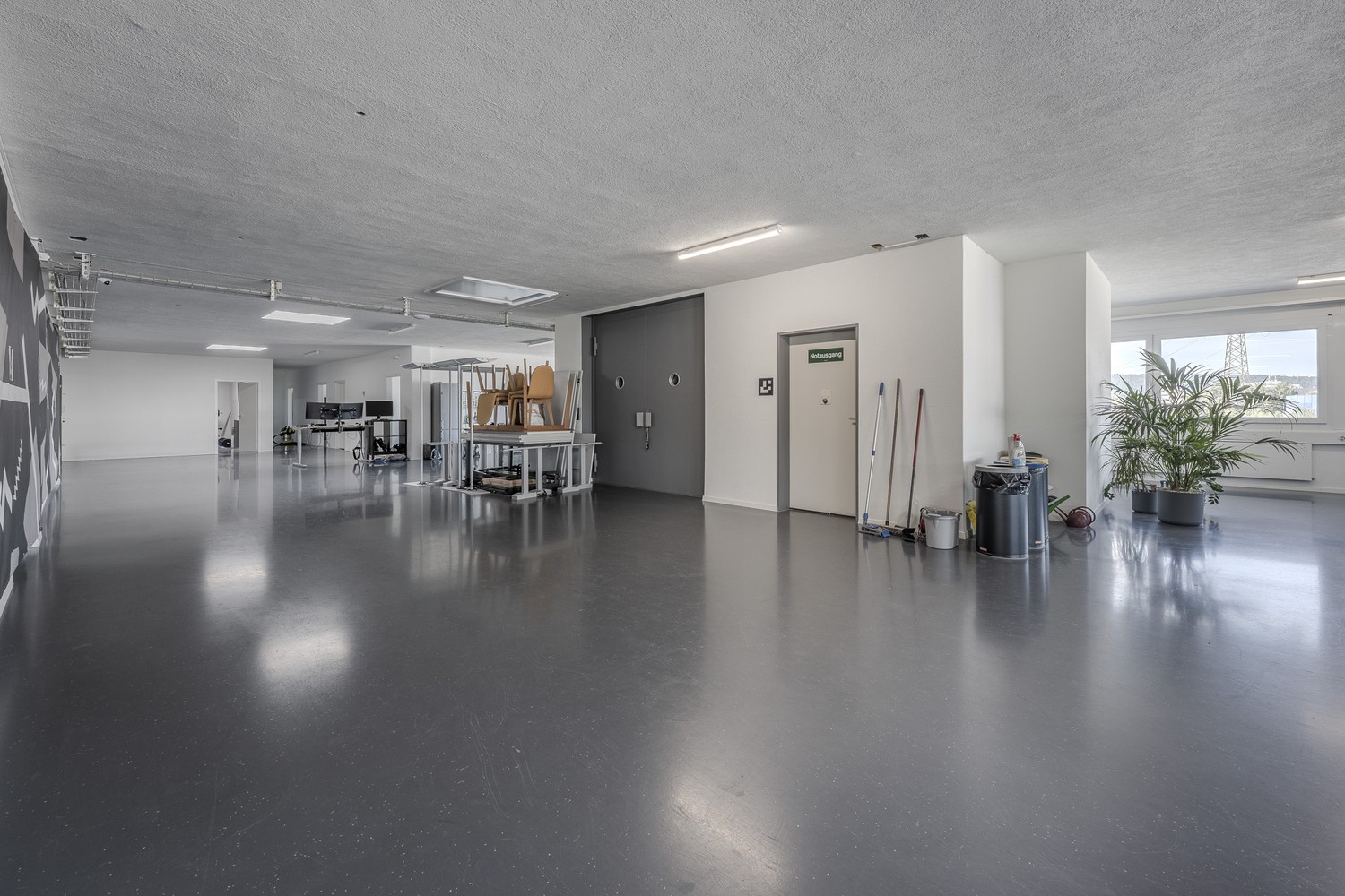 Vielseitiges Gewerbeobjekt mit Warenlift direkt auf die Fläche - 1