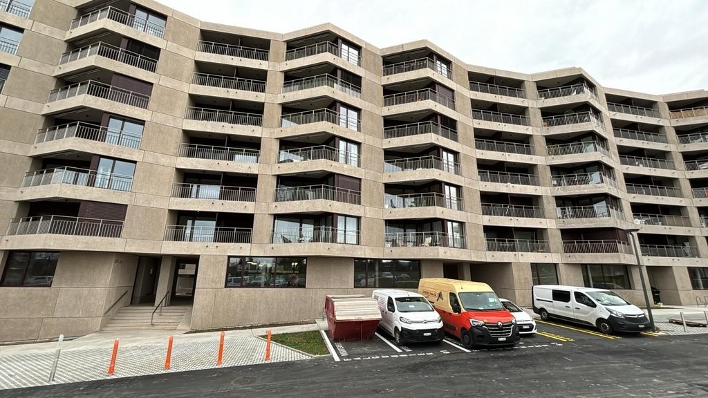 Places de parc souterraines disponible dans un quartier résidentiel - 0