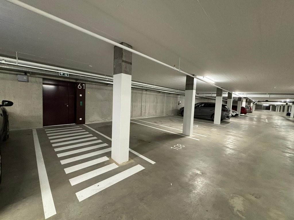 Places de parc souterraines disponible dans un quartier résidentiel - 1