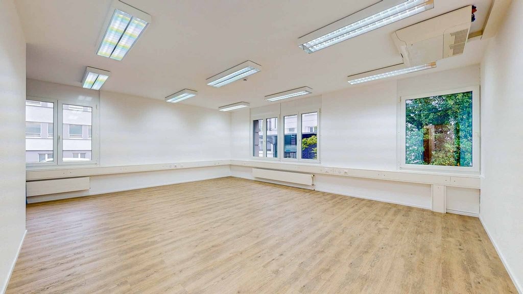 Spacieux bureau de 252m2 à louer au Centre-Ville de Sion - 1