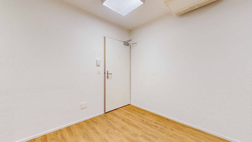 Spacieux bureau de 252m2 à louer au Centre-Ville de Sion - 4