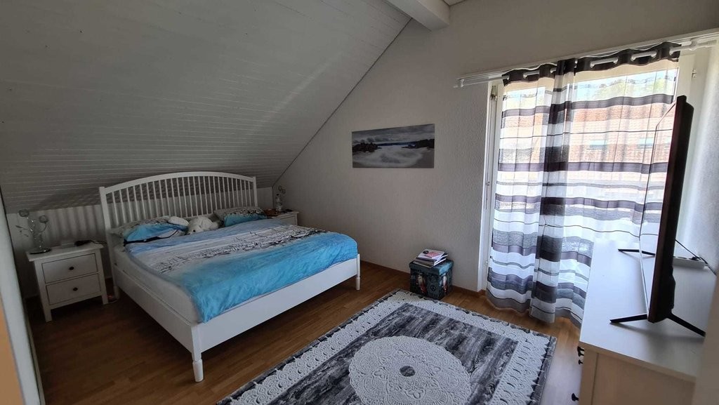 Grosszügige Dachwohnung mit Balkon! 1. Monat GESCHENKT! - 4