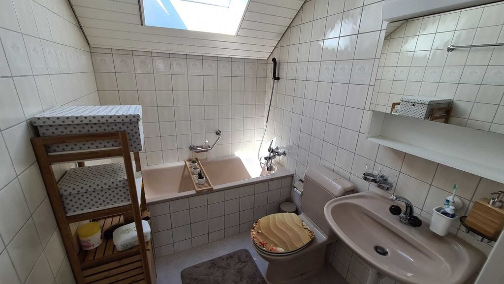 Grosszügige Dachwohnung mit Balkon! 1. Monat GESCHENKT! - 6