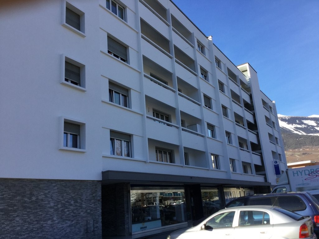 Places de parc couverts pour moto à Conthey ! - 0