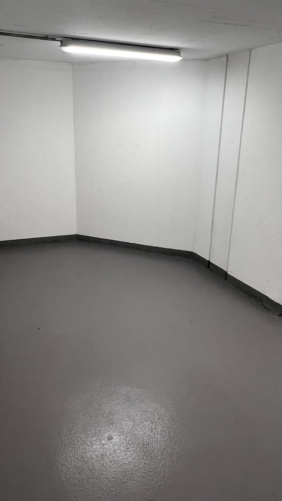 Dépôt de 15 a 56 m2 sous-sol accès en voiture et place de livraison - 4