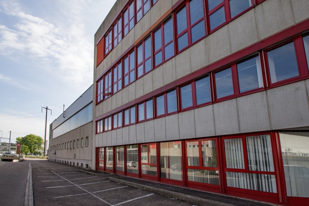 Attraktive Lagerflächen im 1. UG mit Warenlift - 0