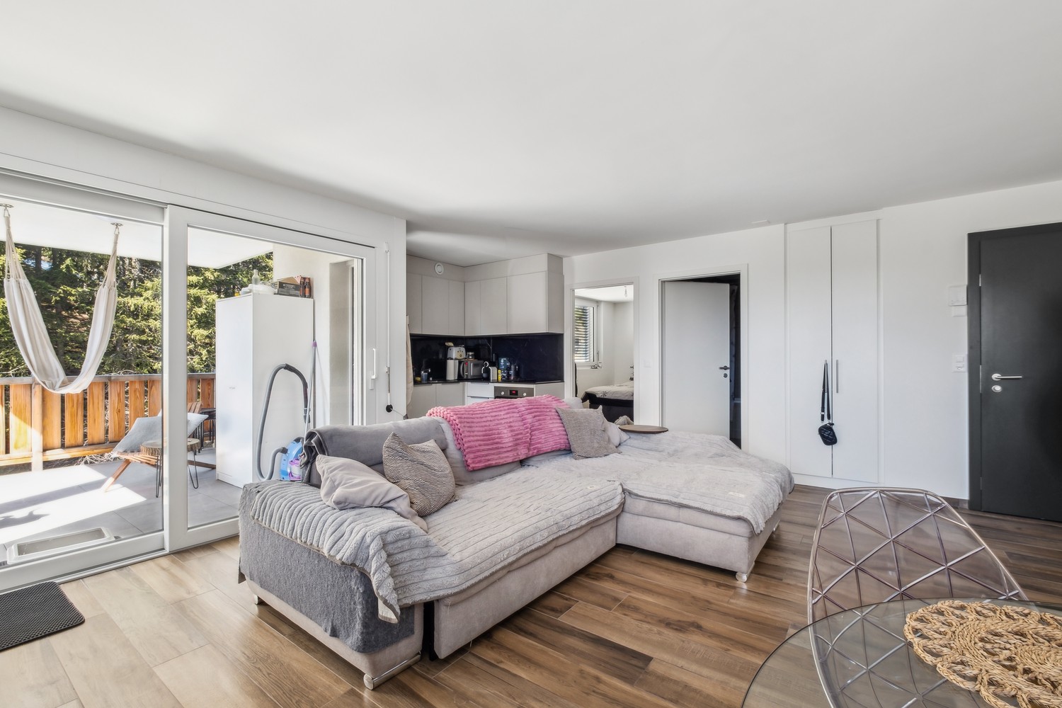 Découvrez en exclusivité ce magnifique appartement en vente à Crans-Montana ! - 2