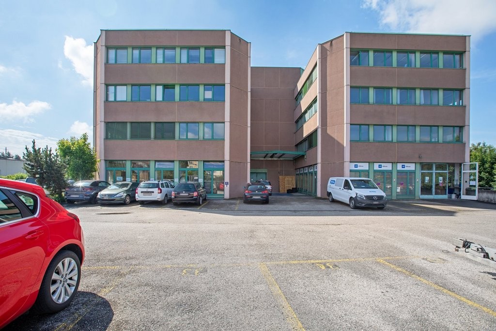 Emplacement idéal dans une zone industrielle dynamique - 1