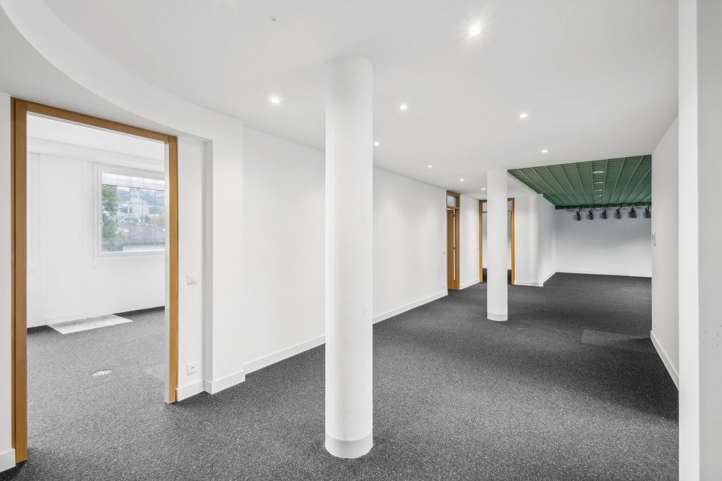 Affittasi moderno e luminoso ufficio in centro Lugano - 3