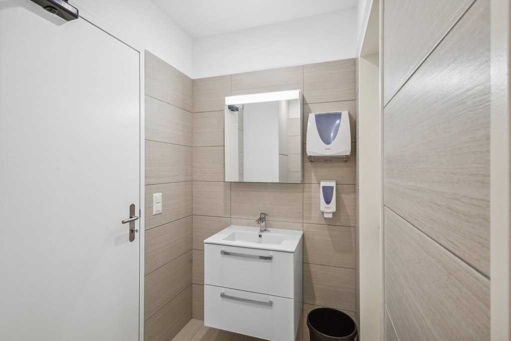 Affittasi moderno e luminoso ufficio in centro Lugano - 4