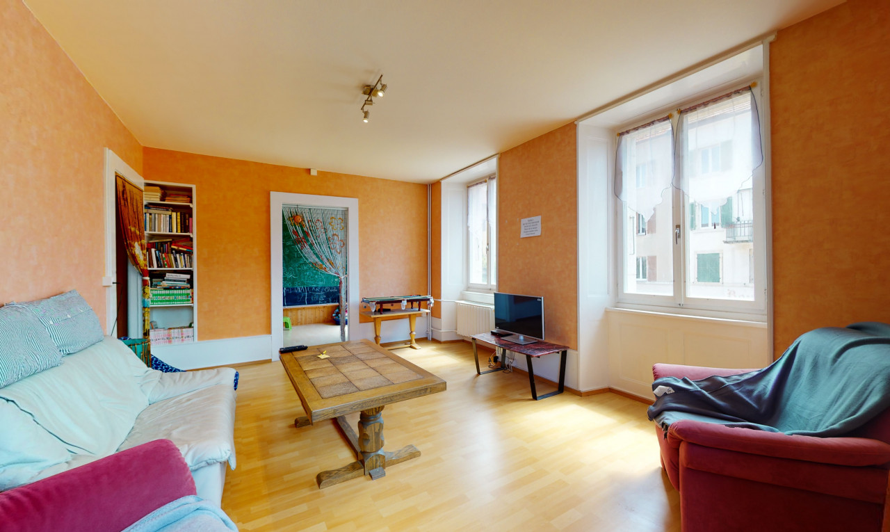 Prächtiges Geschäftsgebäude mit Gästezimmern, Bar und Kiosk - 8