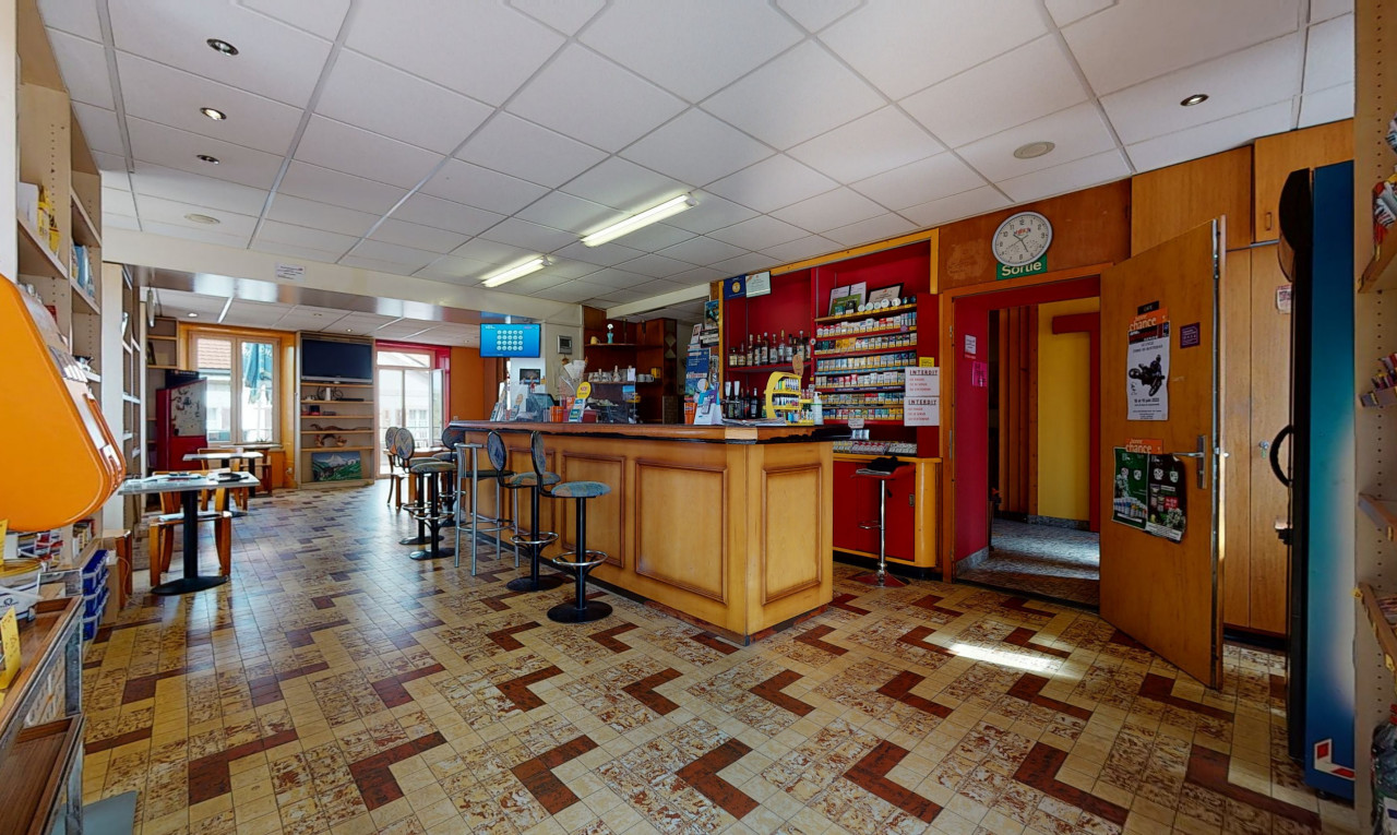 Prächtiges Geschäftsgebäude mit Gästezimmern, Bar und Kiosk - 10