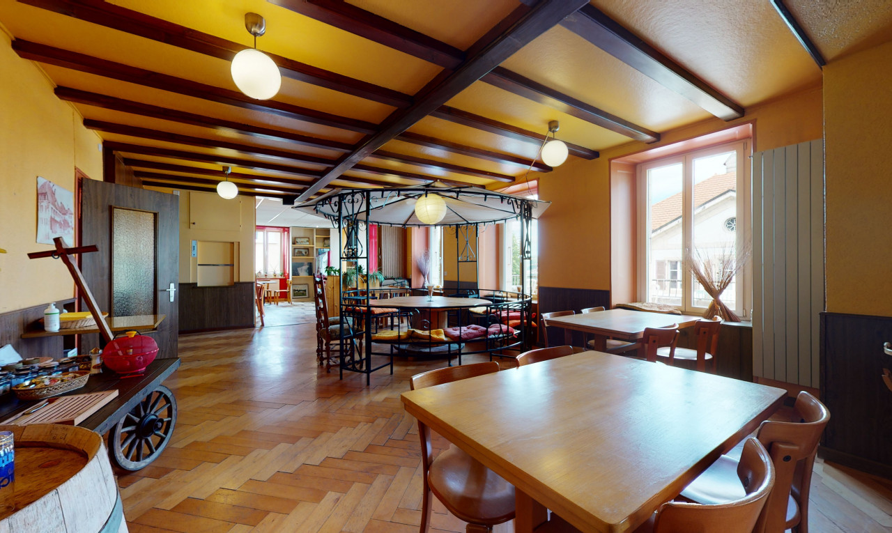 Prächtiges Geschäftsgebäude mit Gästezimmern, Bar und Kiosk - 11