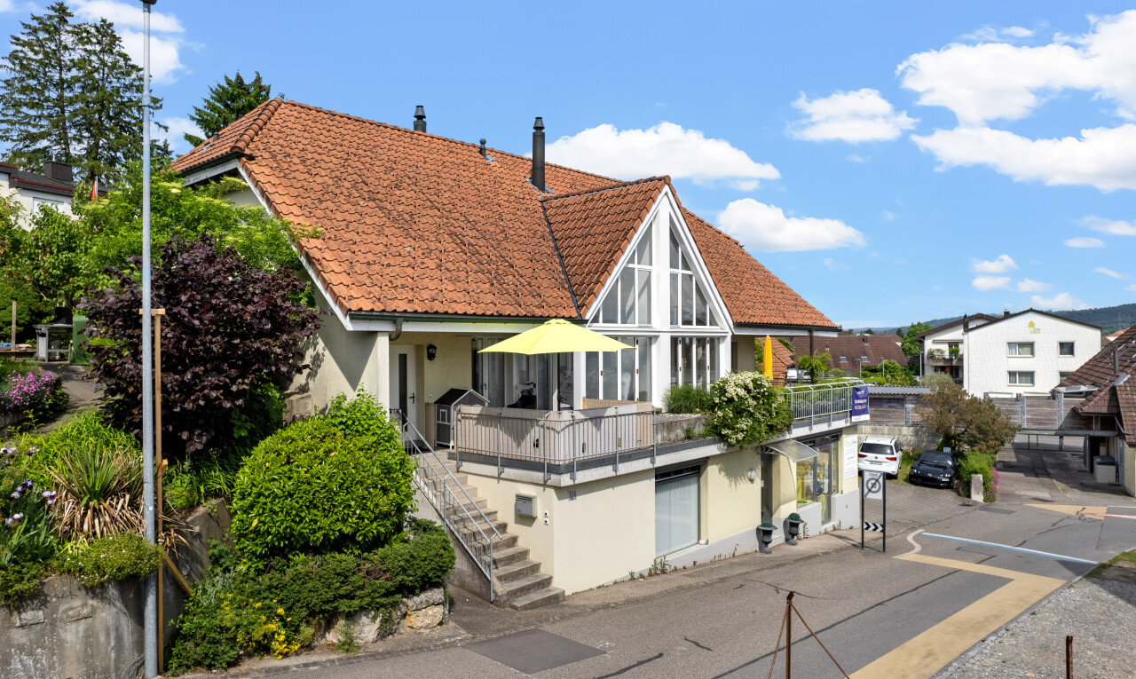 Two-Family House with Studio in a Central Location in Orpund near Biel - 0