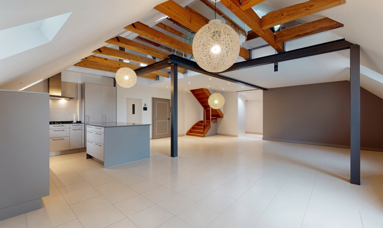 Außergewöhnliche Gelegenheit – Komplett renoviertes Penthouse - 1