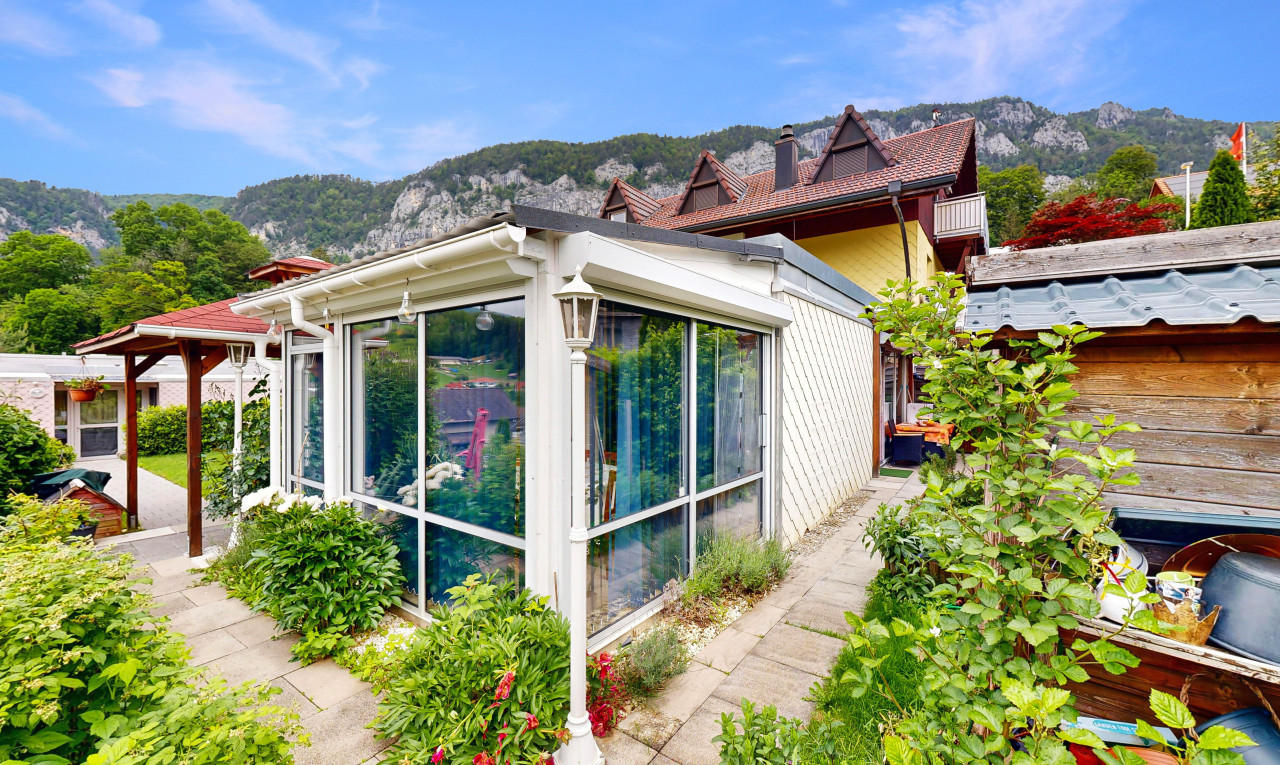 Idyllisches Einfamilienhaus mit Wintergarten und Panoramablick - 0