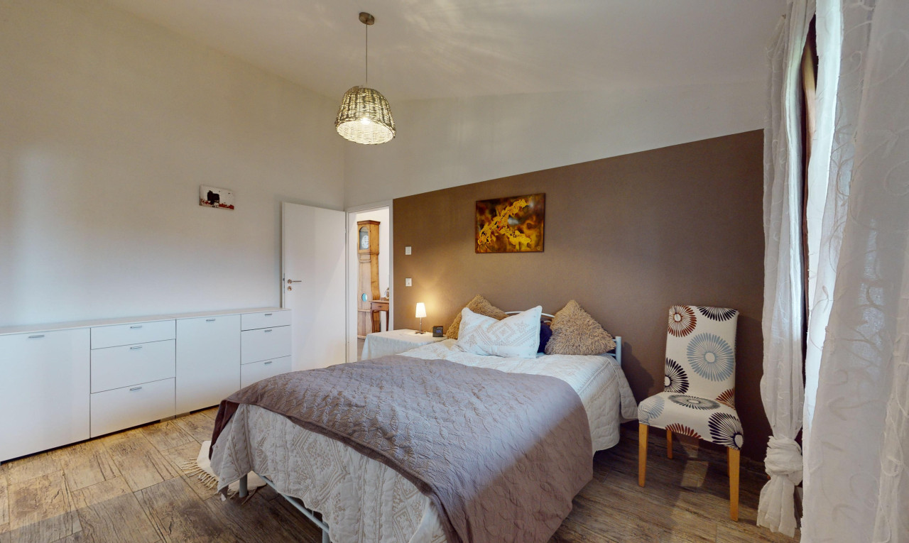 Modernes Haus mit Garten und Pool in einer grünen Umgebung - 6