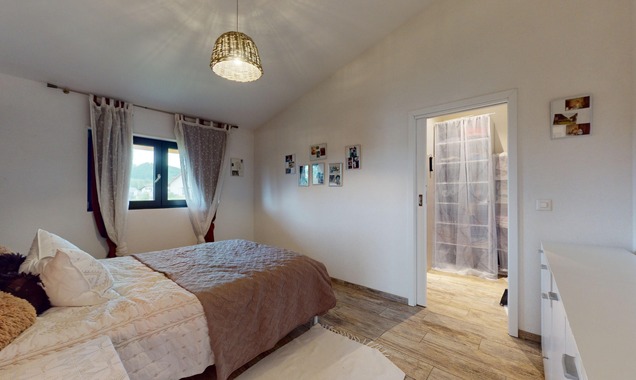 Modernes Haus mit Garten und Pool in einer grünen Umgebung - 8