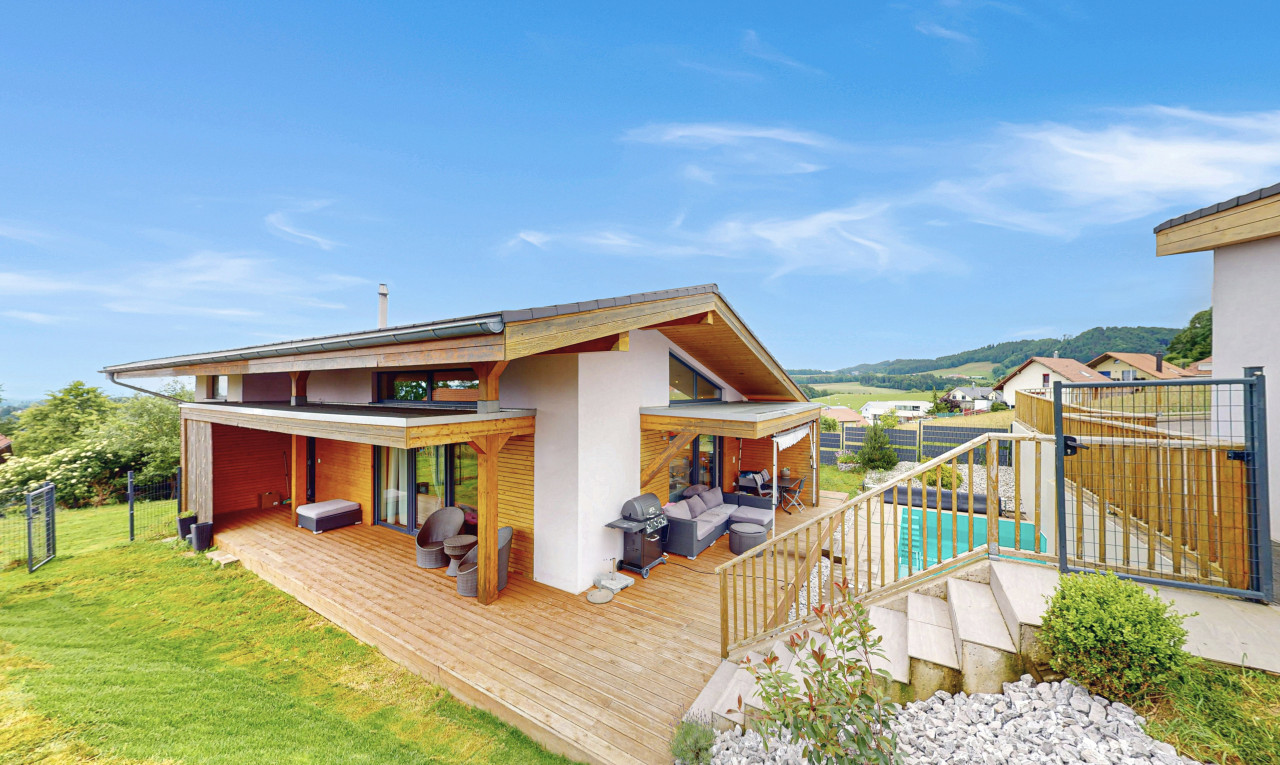 Modernes Haus mit Garten und Pool in einer grünen Umgebung - 10