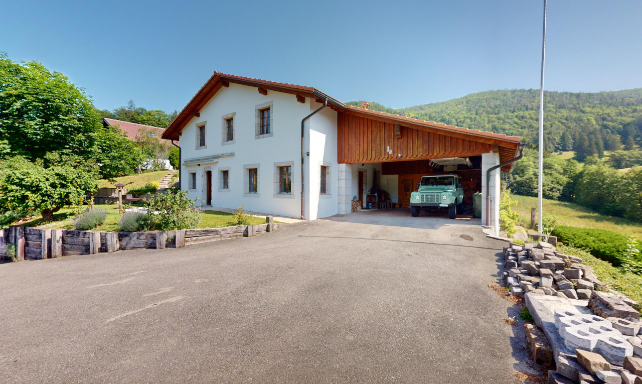 Wunderschönes Charakterobjekt mit Panoramablick auf die Landschaft - 0