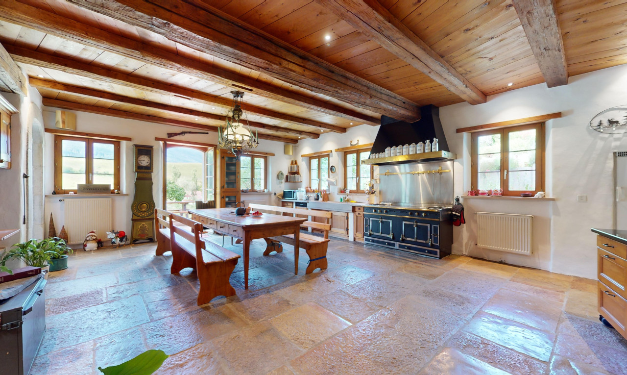 Wunderschönes Charakterobjekt mit Panoramablick auf die Landschaft - 1