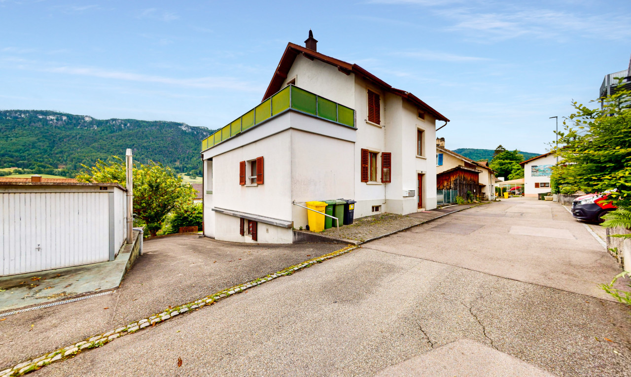 Renditeobjekt mit 13 Garagen und Bauland! - 1