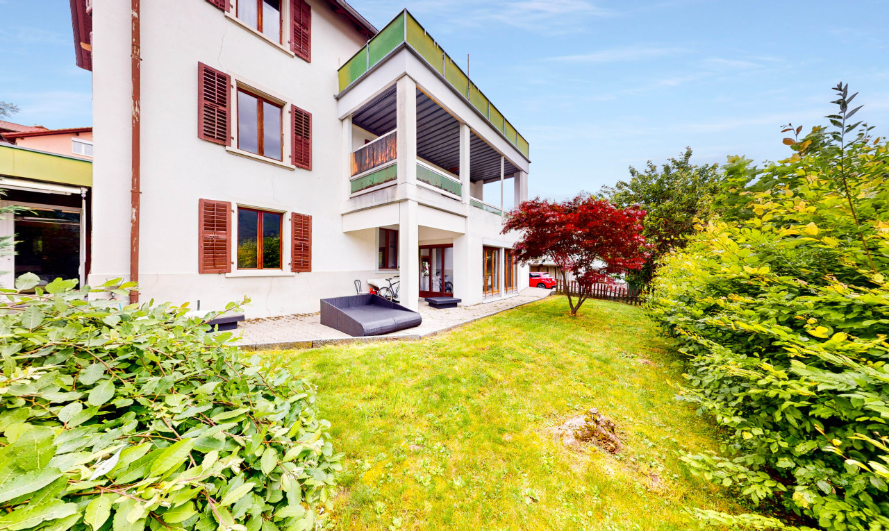 Renditeobjekt mit 13 Garagen und Bauland! - 2