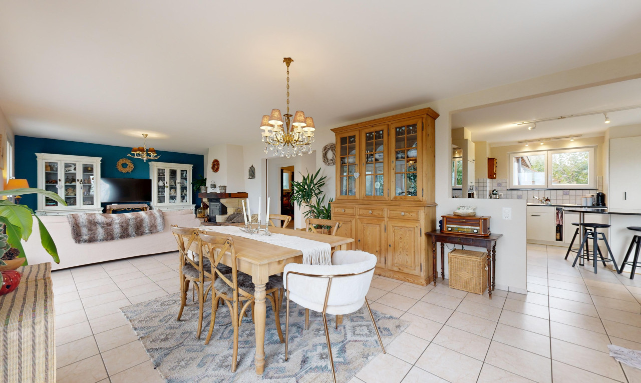 Stunning renovated villa with lake view - 8