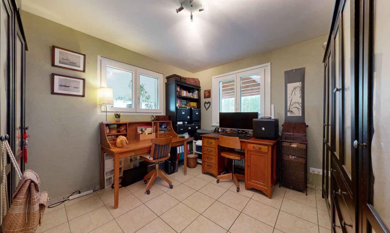 Stunning renovated villa with lake view - 10