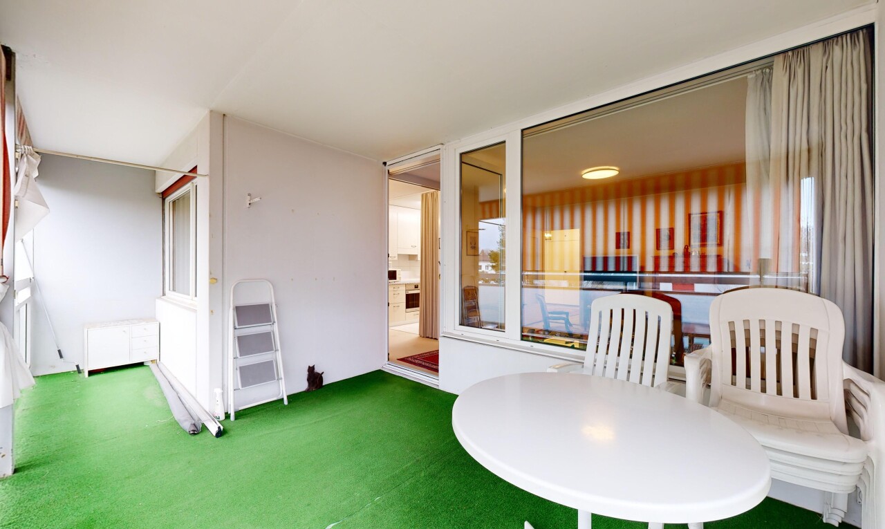 Bright 3-Room Apartment in a Central Location of Birsfelden - 3