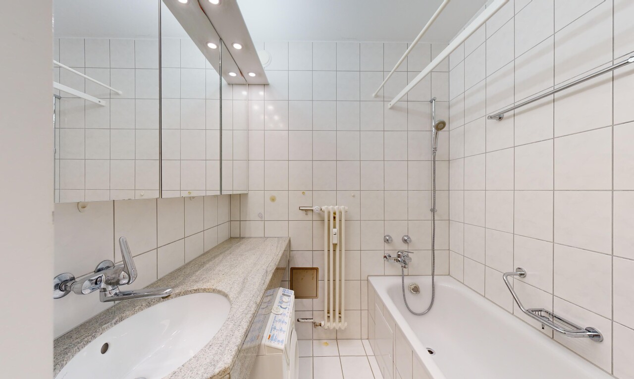 Bright 3-Room Apartment in a Central Location of Birsfelden - 9