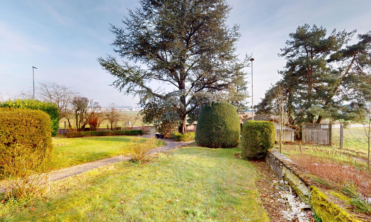 Charmante 10-Zimmer Villa mit Einliegerwohnung - 2