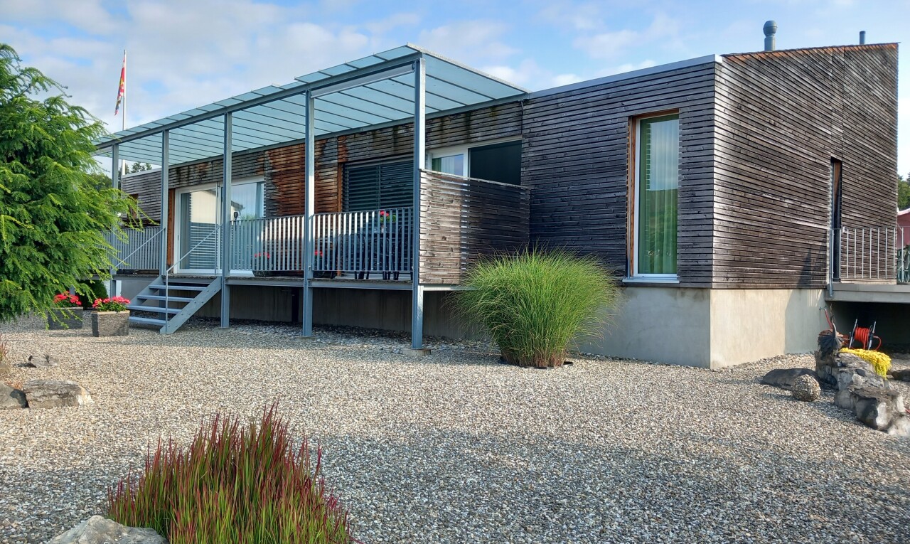 Grosszügiges Doppel-Einfamilienhaus mit traumhafter Aussicht - 1