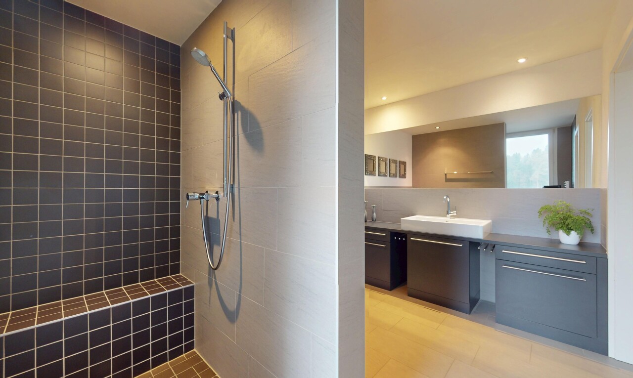 Grosszügiges Doppel-Einfamilienhaus mit traumhafter Aussicht - 10