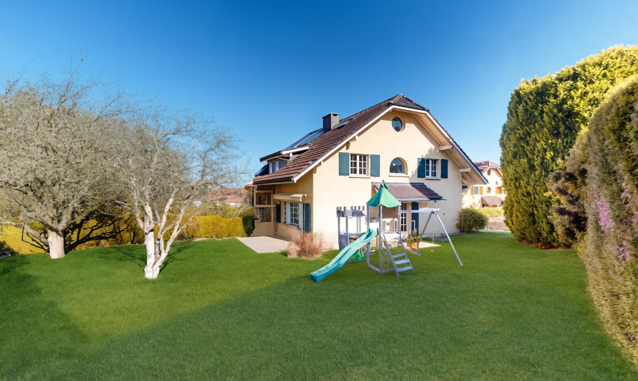 HELLE VILLA IN RUHIGER LAGE, ZWISCHEN NATUR UND LAUSANNE - 1