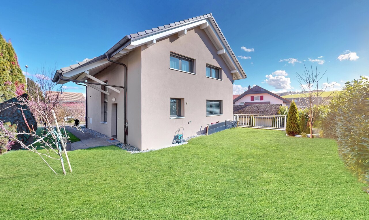 Moderne freistehende Villa mit Garten in einer ruhigen Gegend - 0