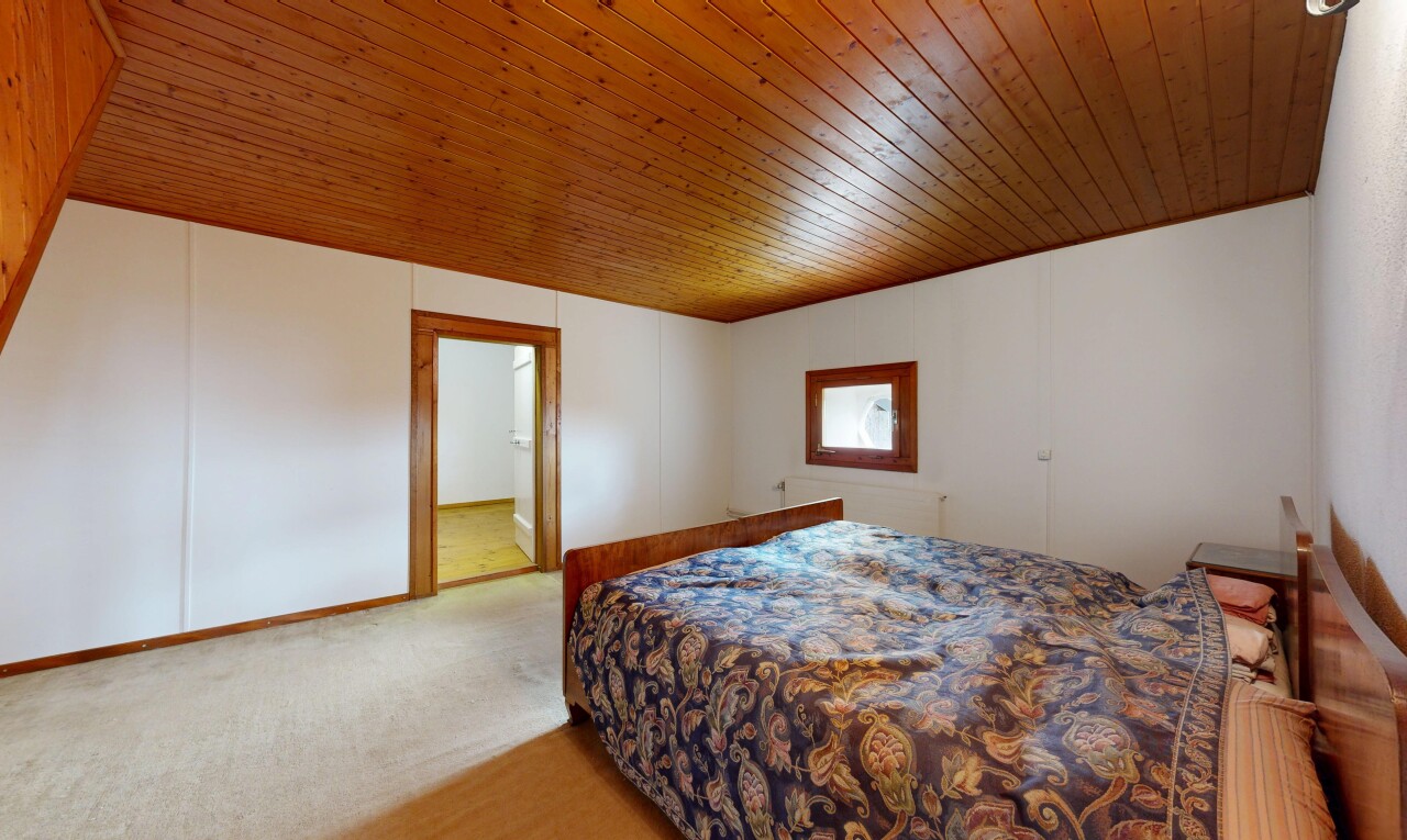 Opportunity in the heart of the village - 11