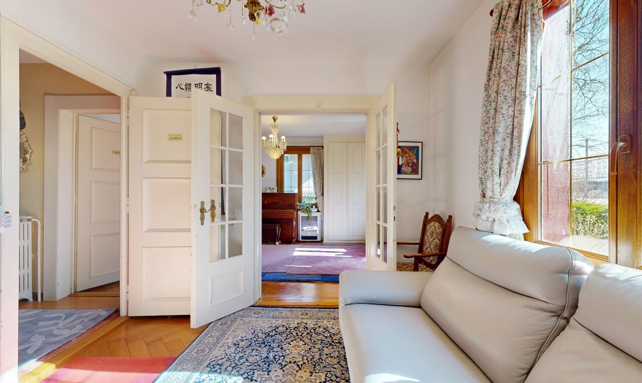 Beautiful detached house with a pool, ideally located - 1