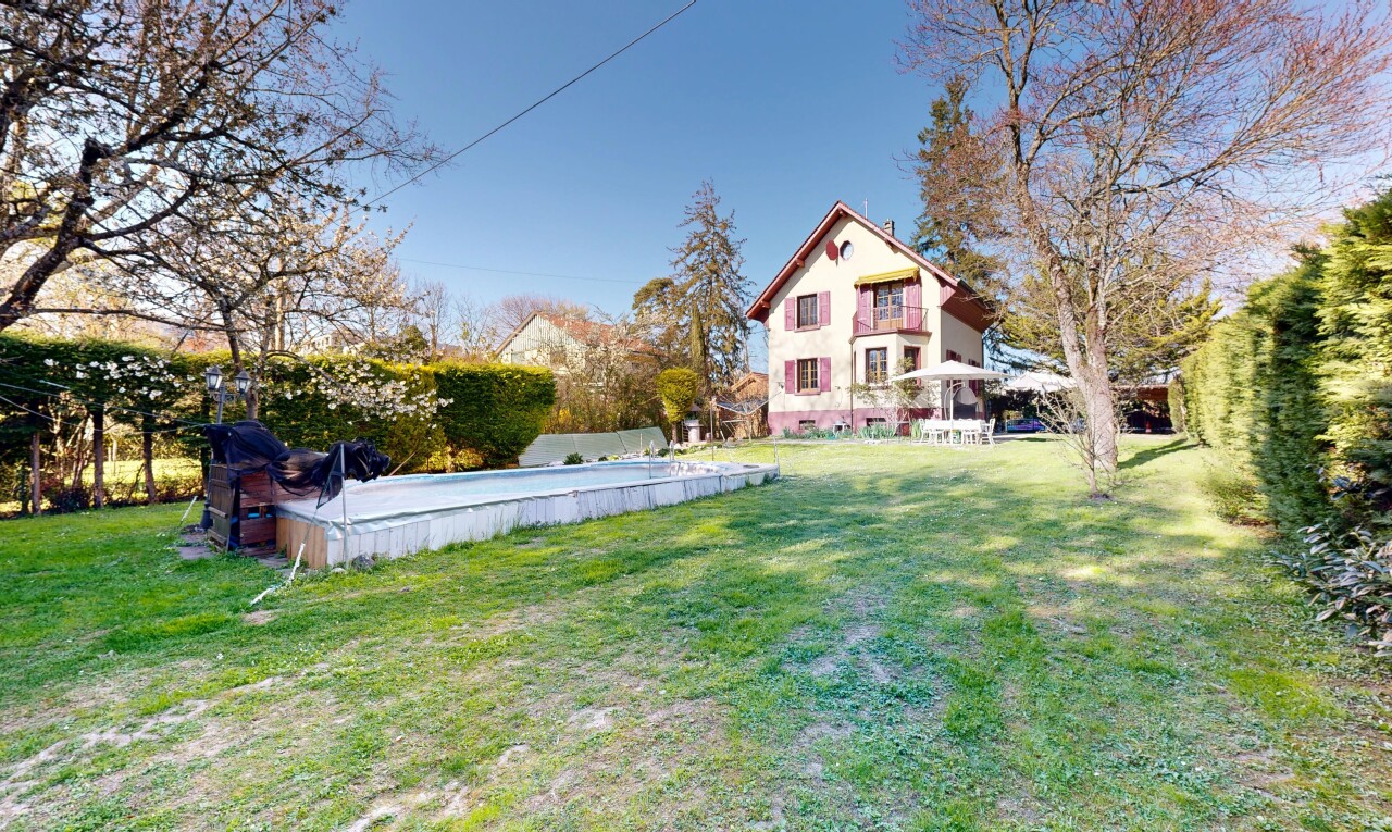 Beautiful detached house with a pool, ideally located - 3