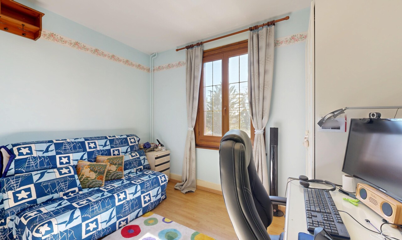 Beautiful detached house with a pool, ideally located - 10