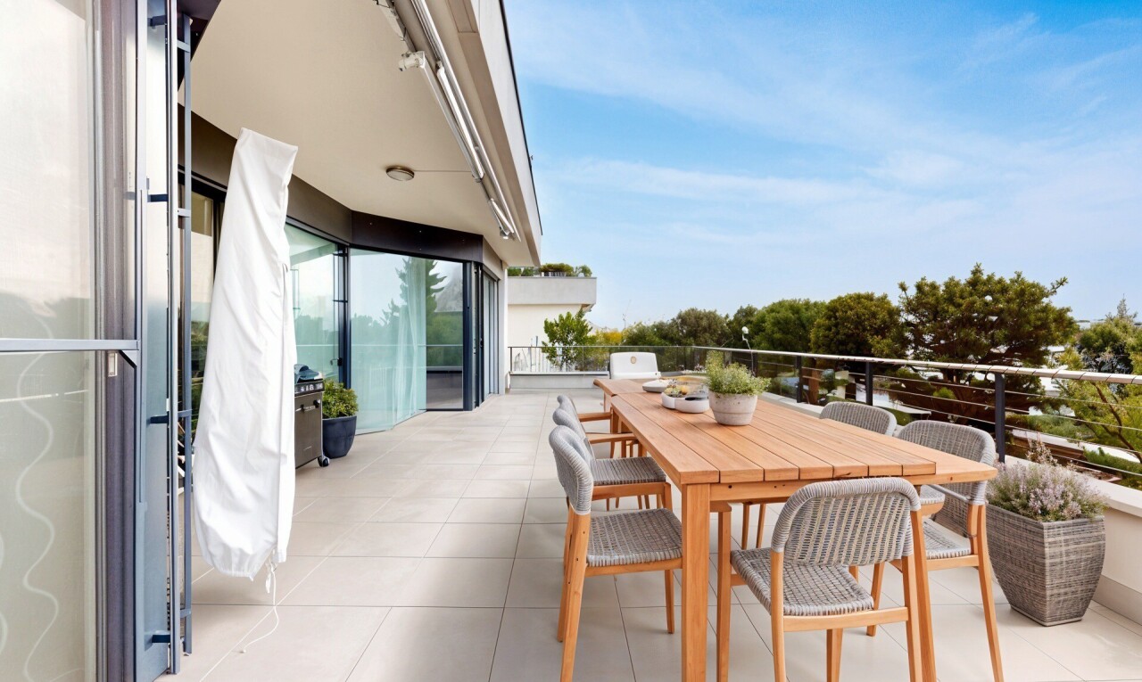 Helle und elegante Terrassenwohnung mit Aussicht in Gampelen - 8