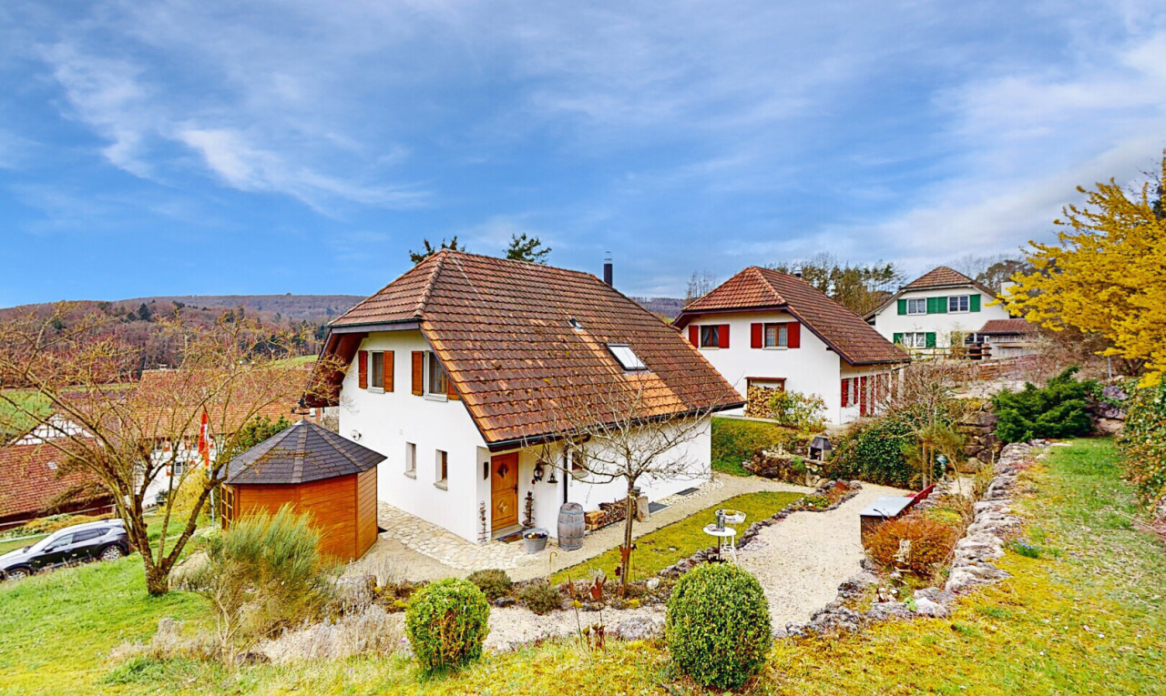 Freistehendes 6.5-Zimmer Einfamilienhaus am Rande der Wohnzone - 0