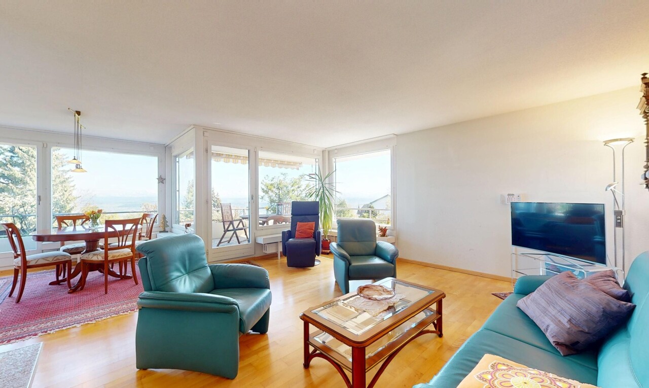 Spacious Terrace Apartment with Stunning Views in Evilard - 1