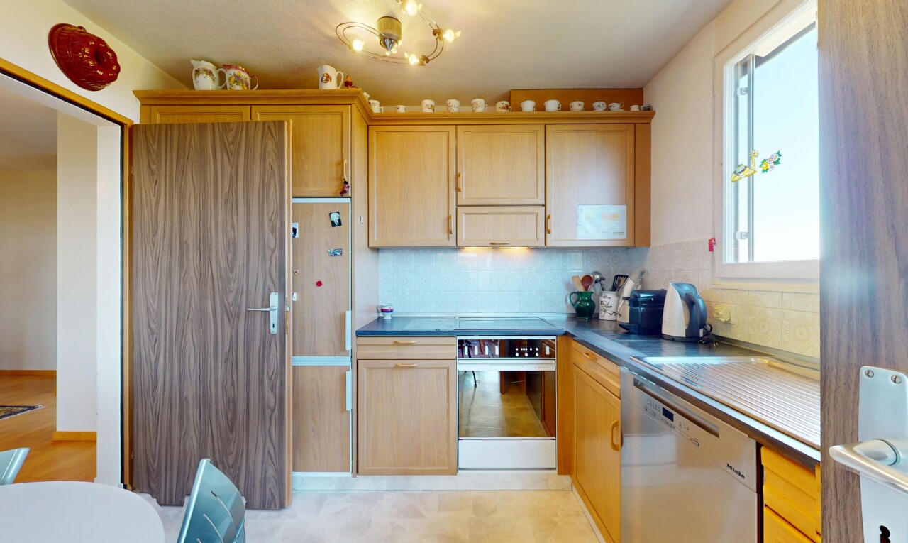 Spacious Terrace Apartment with Stunning Views in Evilard - 4