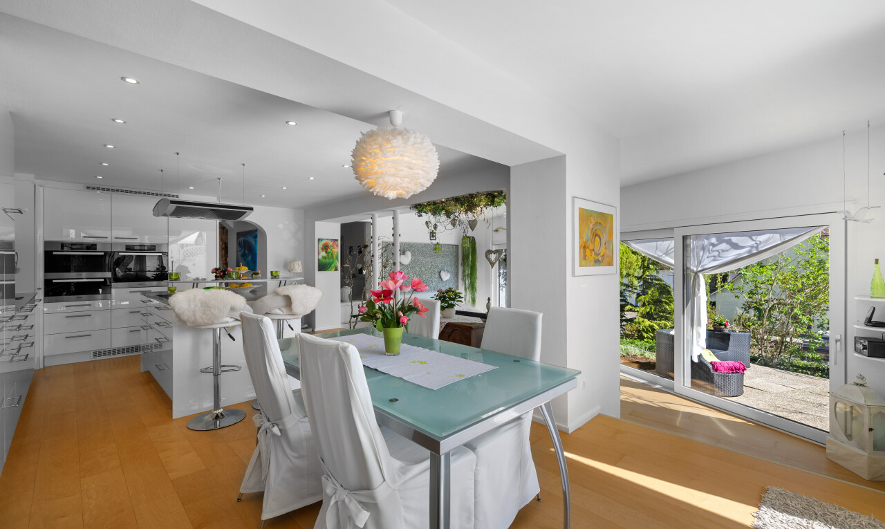 Stilvoll renoviertes Zweifamilienhaus an zentrumsnaher Lage - 4