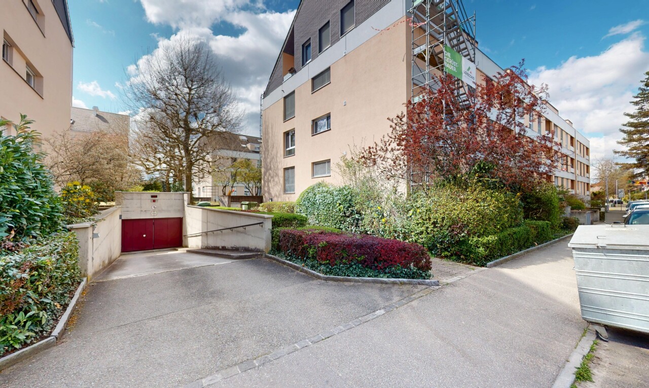 Renovierte 2.5-Zimmer-Attikawohnung in ruhiger Lage mit Balkon - 2